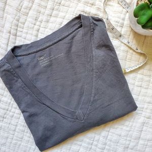 *** GAP Grey V-Neck T-Shirt